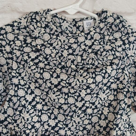 F Baby Gap Baby Girl Black White Dainty Floral Ruffle Long Sleeve Dress NWT 0-3M - Picture 2 of 6
